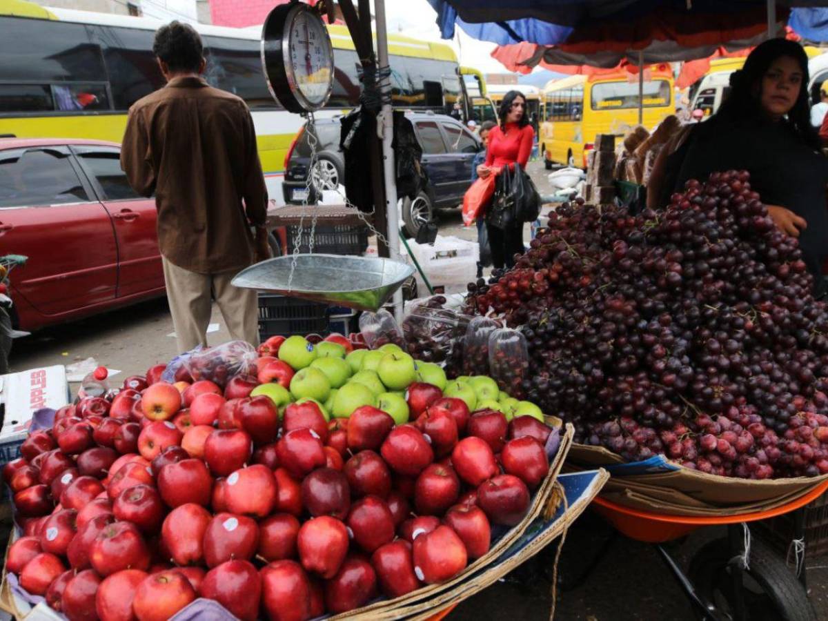 El mercado Zonal Belén abarrotado por las compras de fin de año