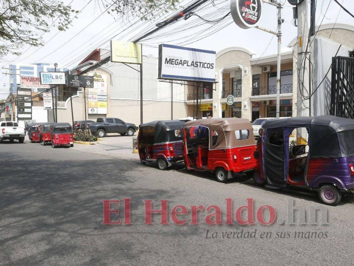 La fémina fue atacada cuando esperaba que llegaran más pasajeros.