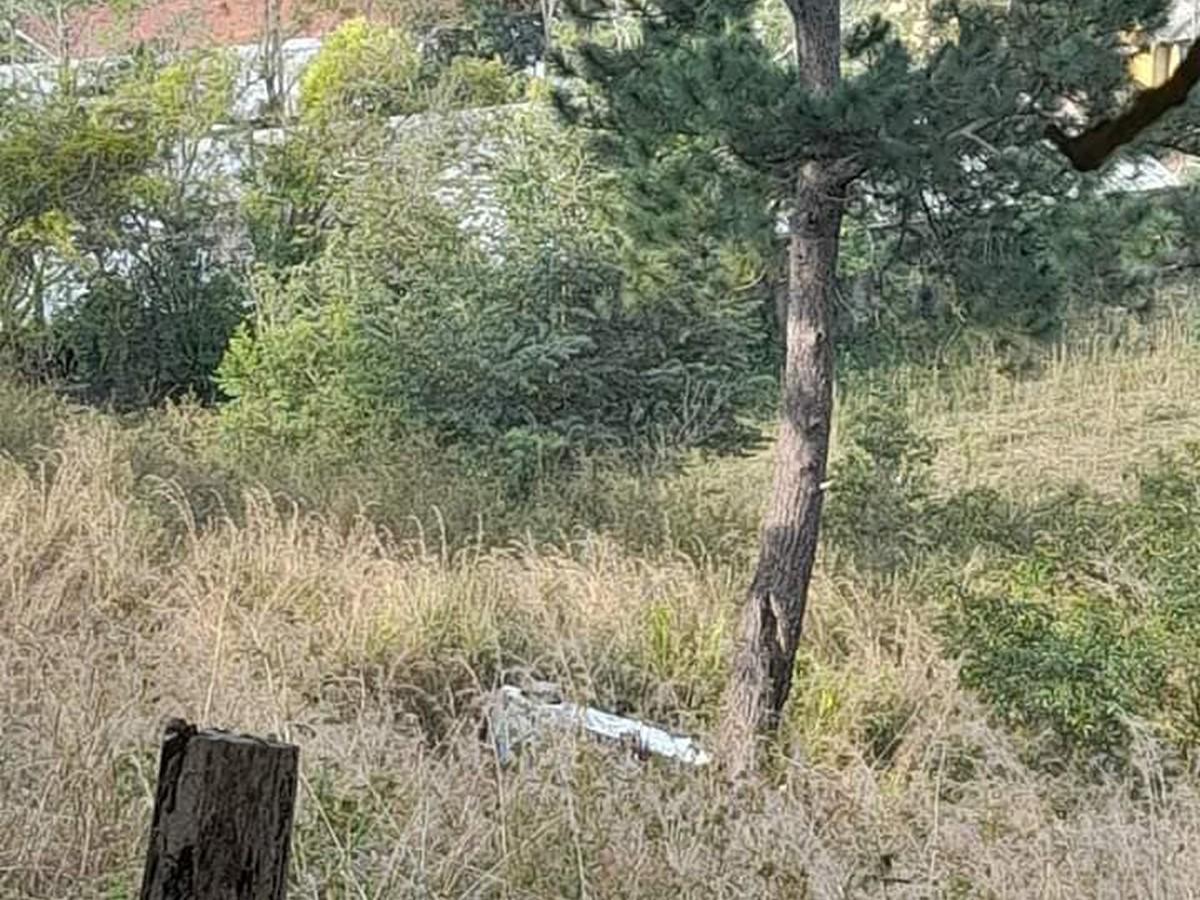 Los vecinos tuvieron que bajar por la pendiente para tratar de rescatar a los que se encontraban heridos.