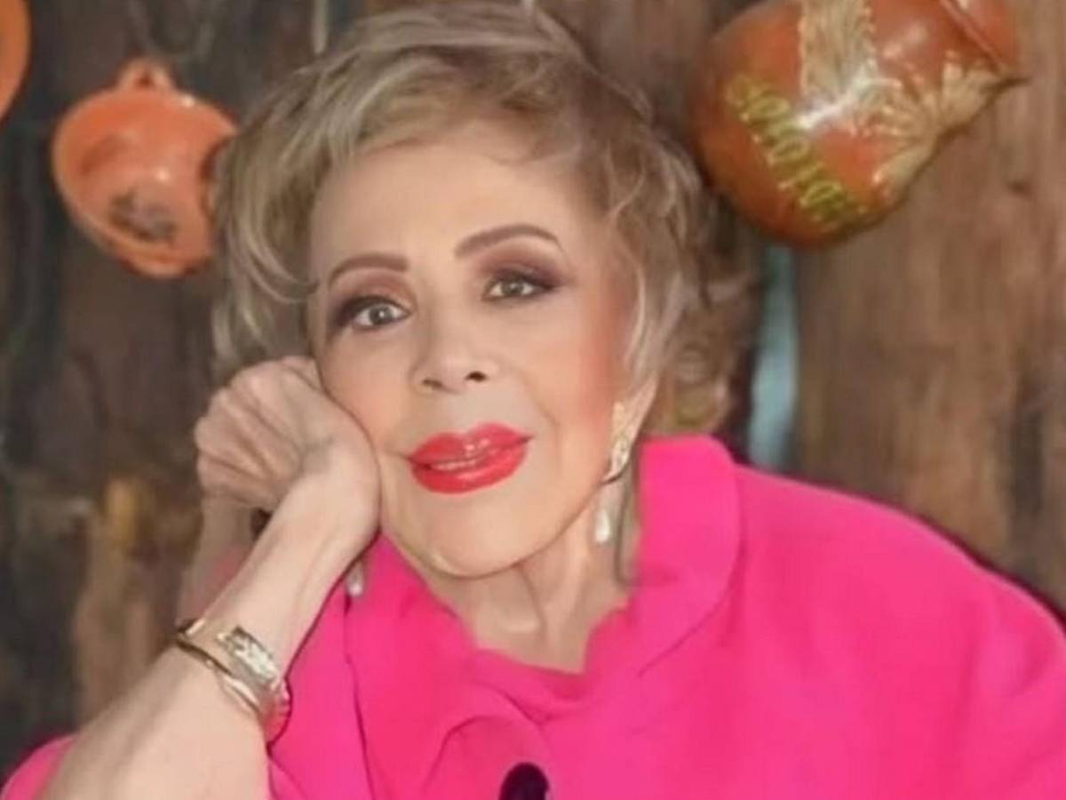 Silvia Pinal es hospitalizada y su hija alarma al pedir “rezar por ella”