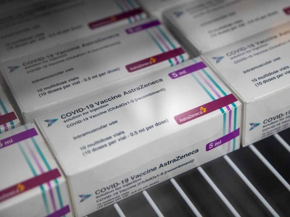 Aprueban tercera dosis de vacuna AstraZeneca en la Unión Europea