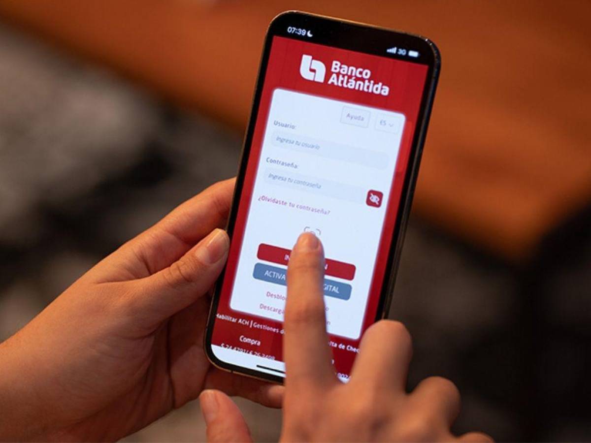 Banco Atlántida cuenta con dos plataformas en línea: Atlántida Online y Atlántida Móvil, donde sus clientes puede realizar más de 400 transacciones.