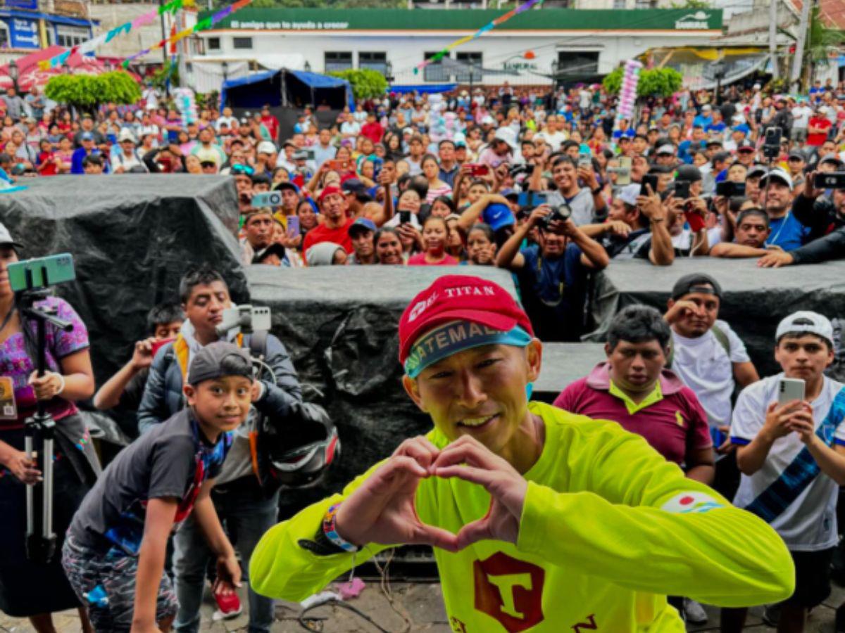 Shin Fujiyama reacciona a placa que colocó el gobierno en escuela que él remodeló en Ocotepeque