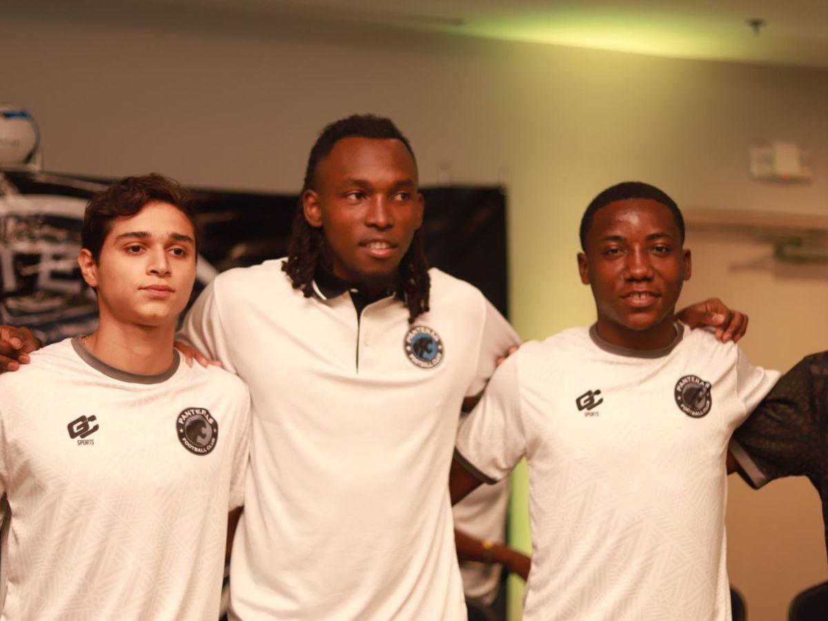 Alberth Elis hace oficial el lanzamiento de su nuevo equipo en el fútbol hondureño