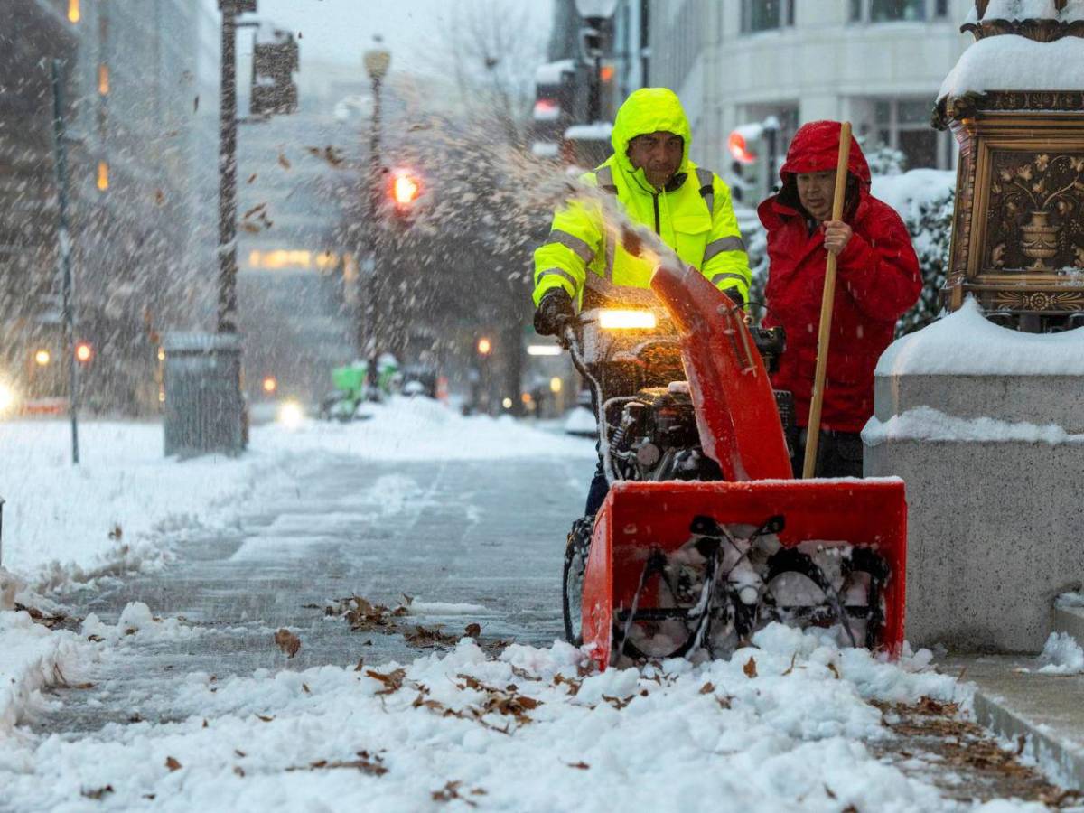 Tormenta invernal azota Estados Unidos afectando miles de vuelos