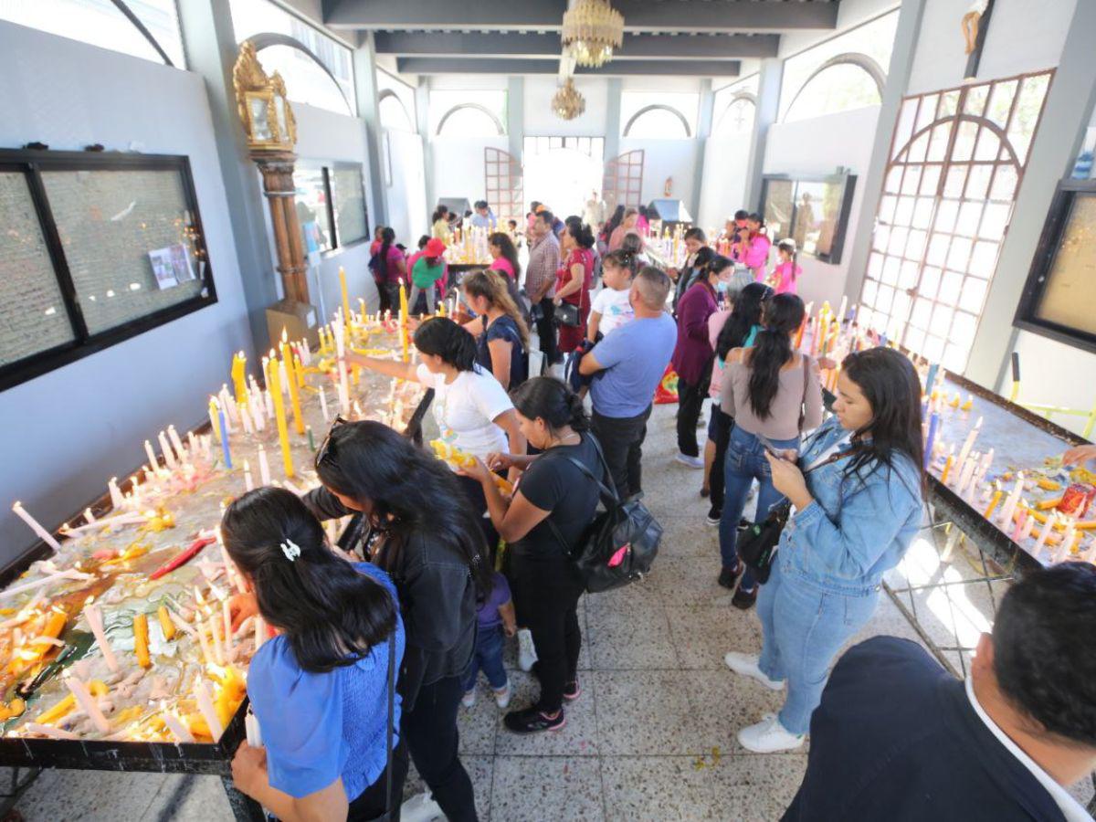 Largas filas hacen peregrinos para honrar a la Virgen de Suyapa