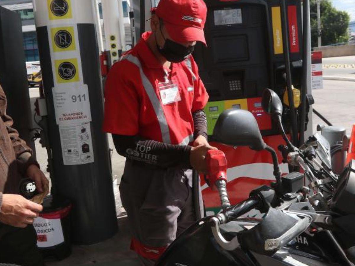 Más alzas estiman en precios internos de los carburantes