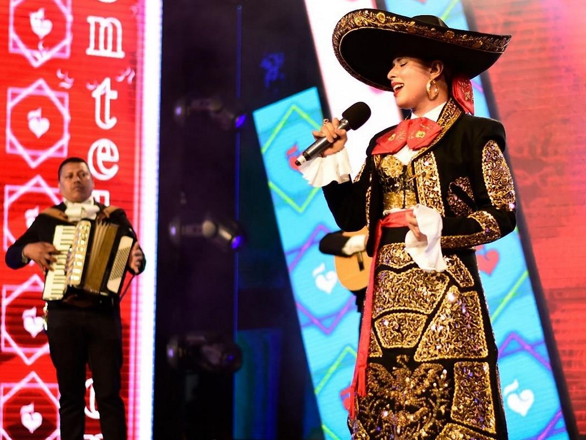 La guapa Karen Luna también causó suspiros con su hermosa interpretación.