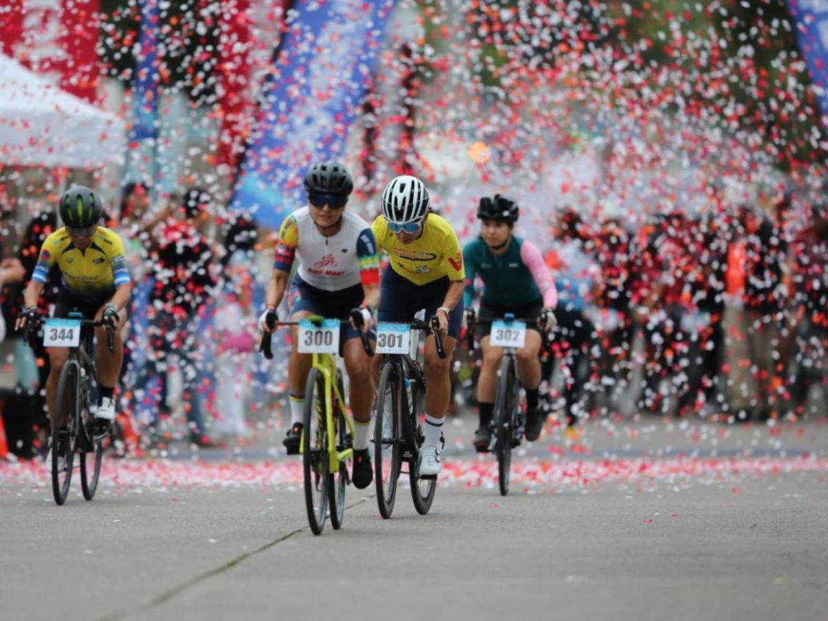 Adrenalina sobre ruedas: ¡Así inició la Vuelta Ciclística de EL HERALDO 2024!