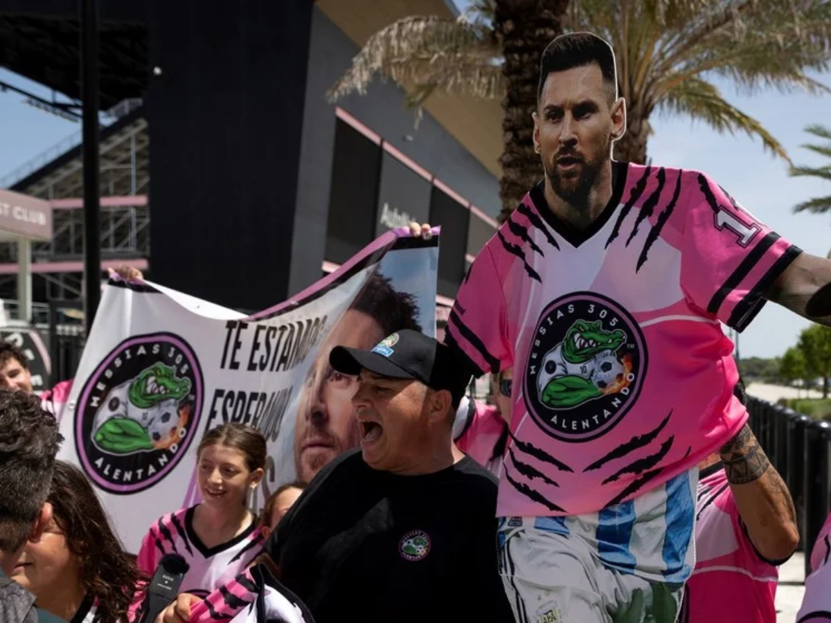 Cientos de argentinos, e hinchas de Messi, dijeron presente.