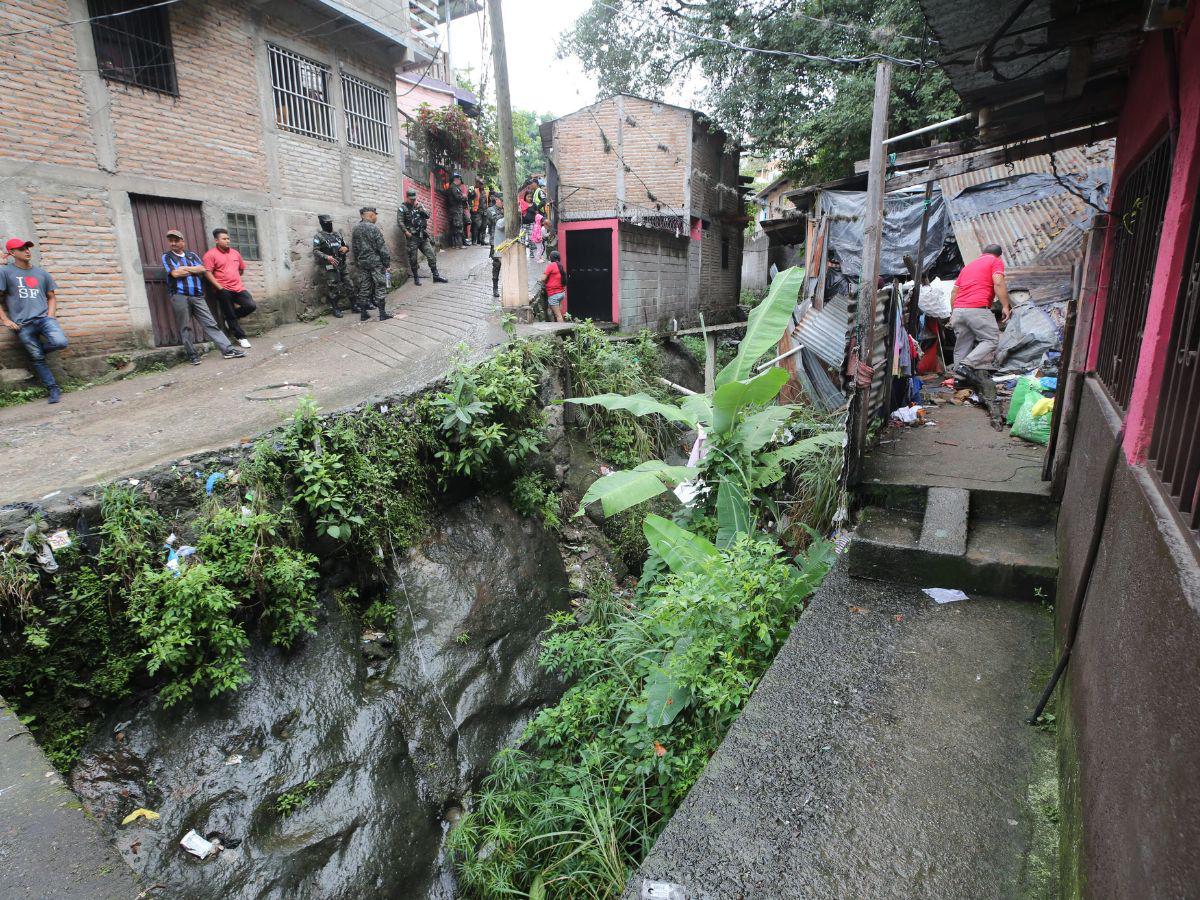 Lluvias por tropical Sara provocan deslizamientos colonia La Peña de la capital