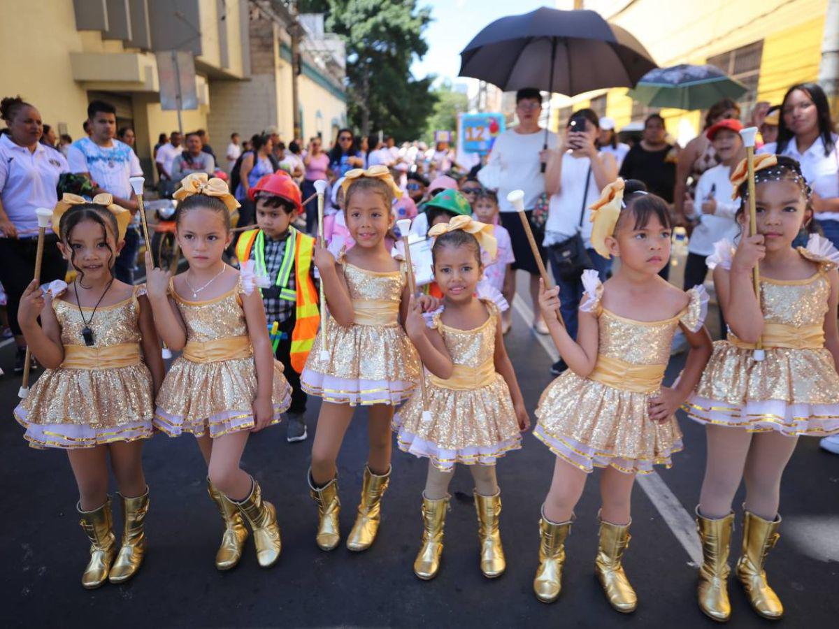 Con música y baile, alumnos de prebásica ponen ambiente en las calles de Comayagüela