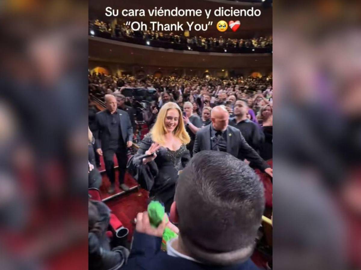 Hondureño le regala a Adele muñeca artesanal durante su show en Las Vegas