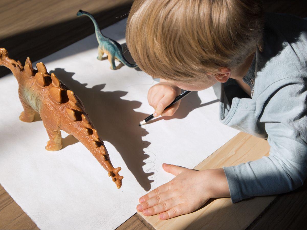 Los niños aún están delimitando la frontera entre lo real y lo imaginario, y los dinosaurios combinan a la perfección ambos aspectos.