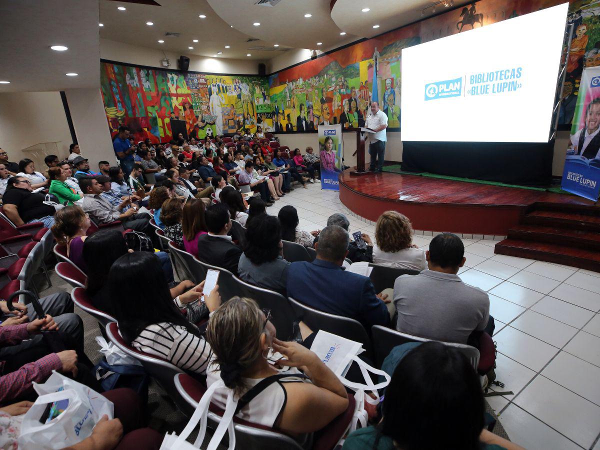 El auditorio reunido en la UPNFM fue testigo de los “Logros e impactos del proyecto de bibliotecas Blue Lupin” en Honduras.