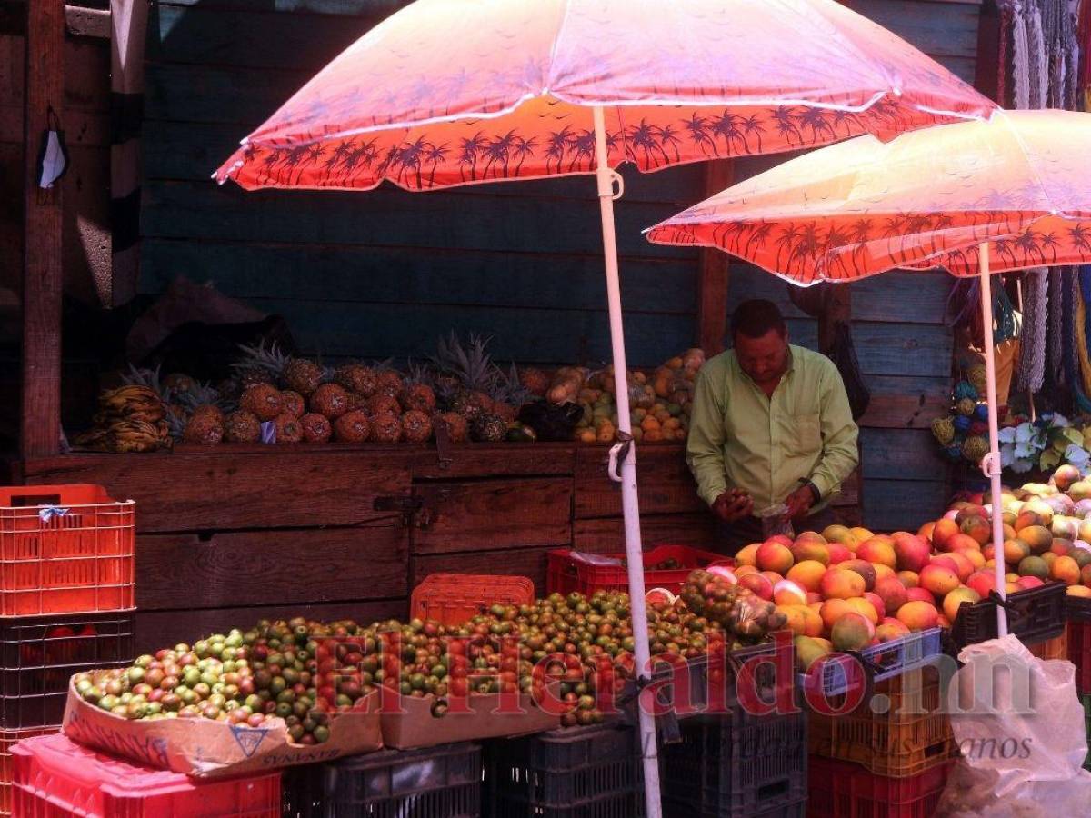 Las frutas de la temporada hacen que los clientes compren casi de forma obligatoria para deleitarse.