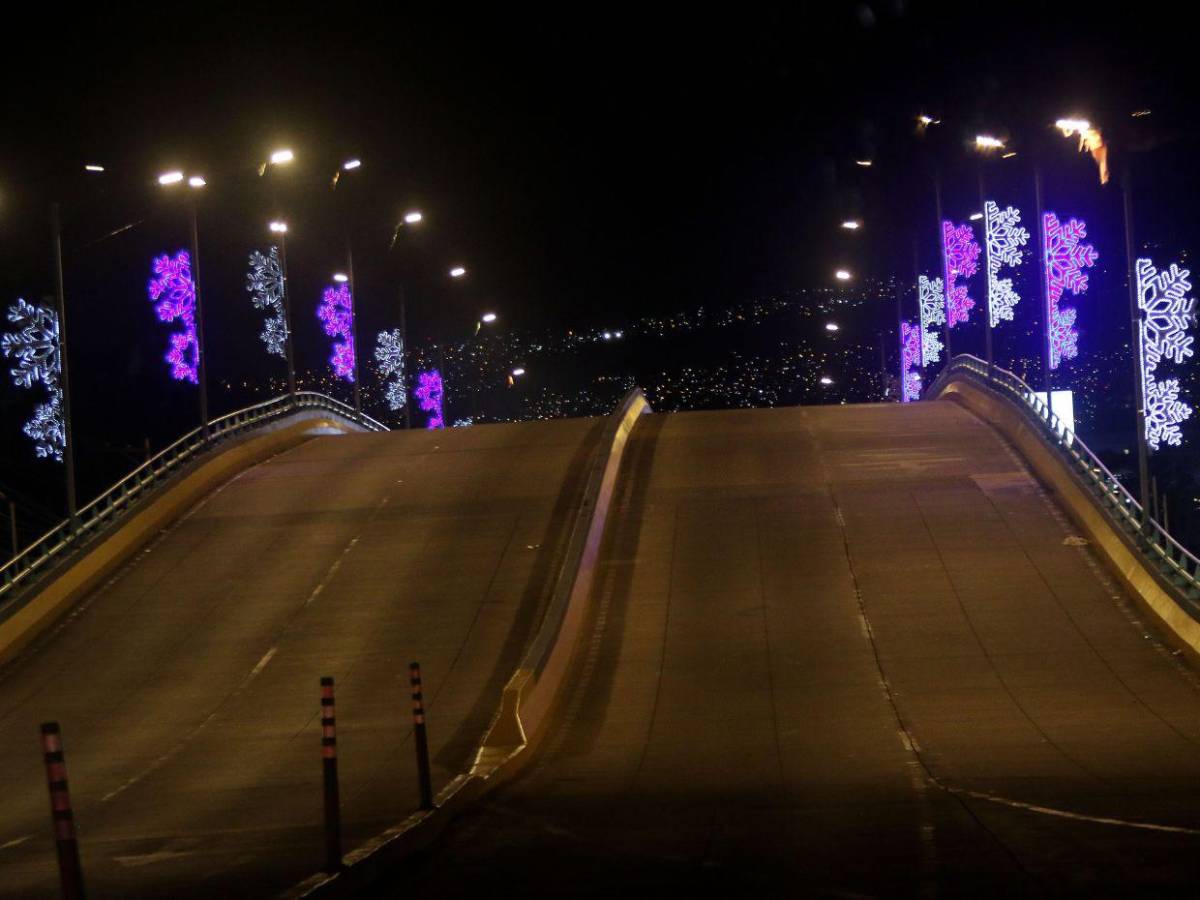 La capital viste sus noches de luces y alegría en la víspera de Navidad