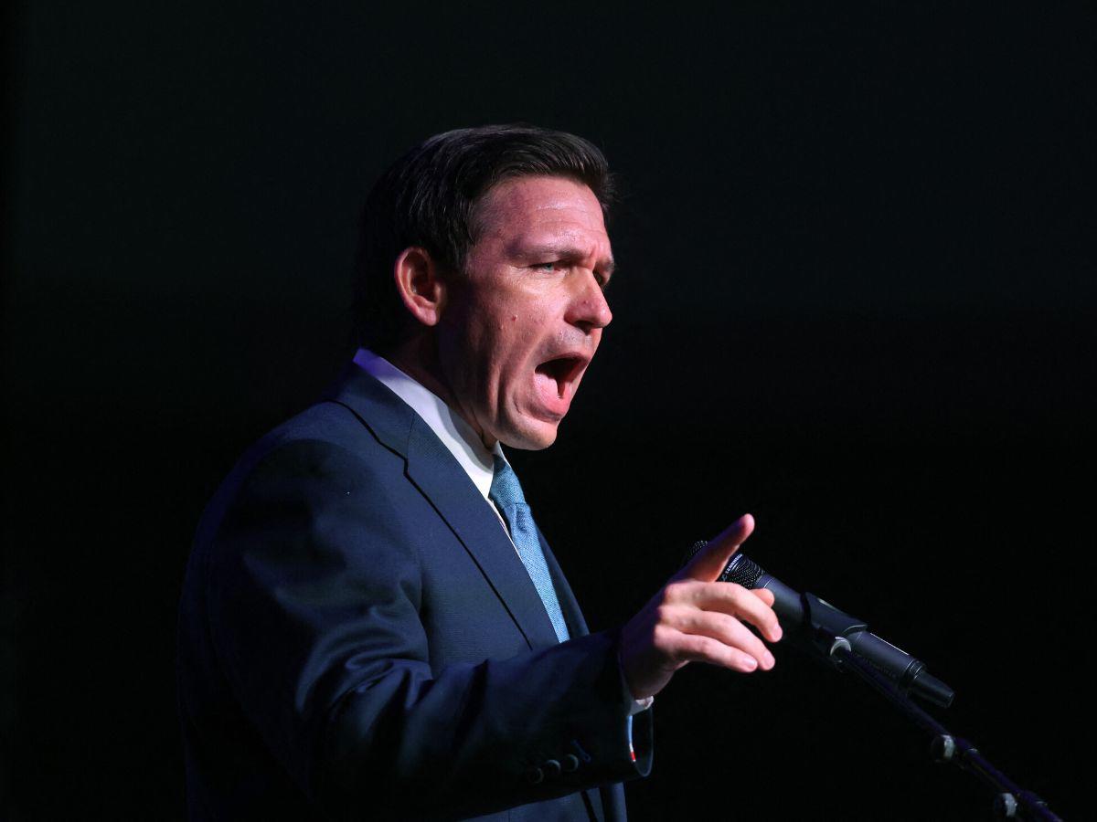 Ron DeSantis presentó ante el Senado un proyecto de ley contra los migrantes.