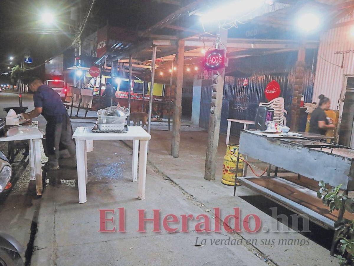 Vendedores gastronómicos de la colonia Loarque.