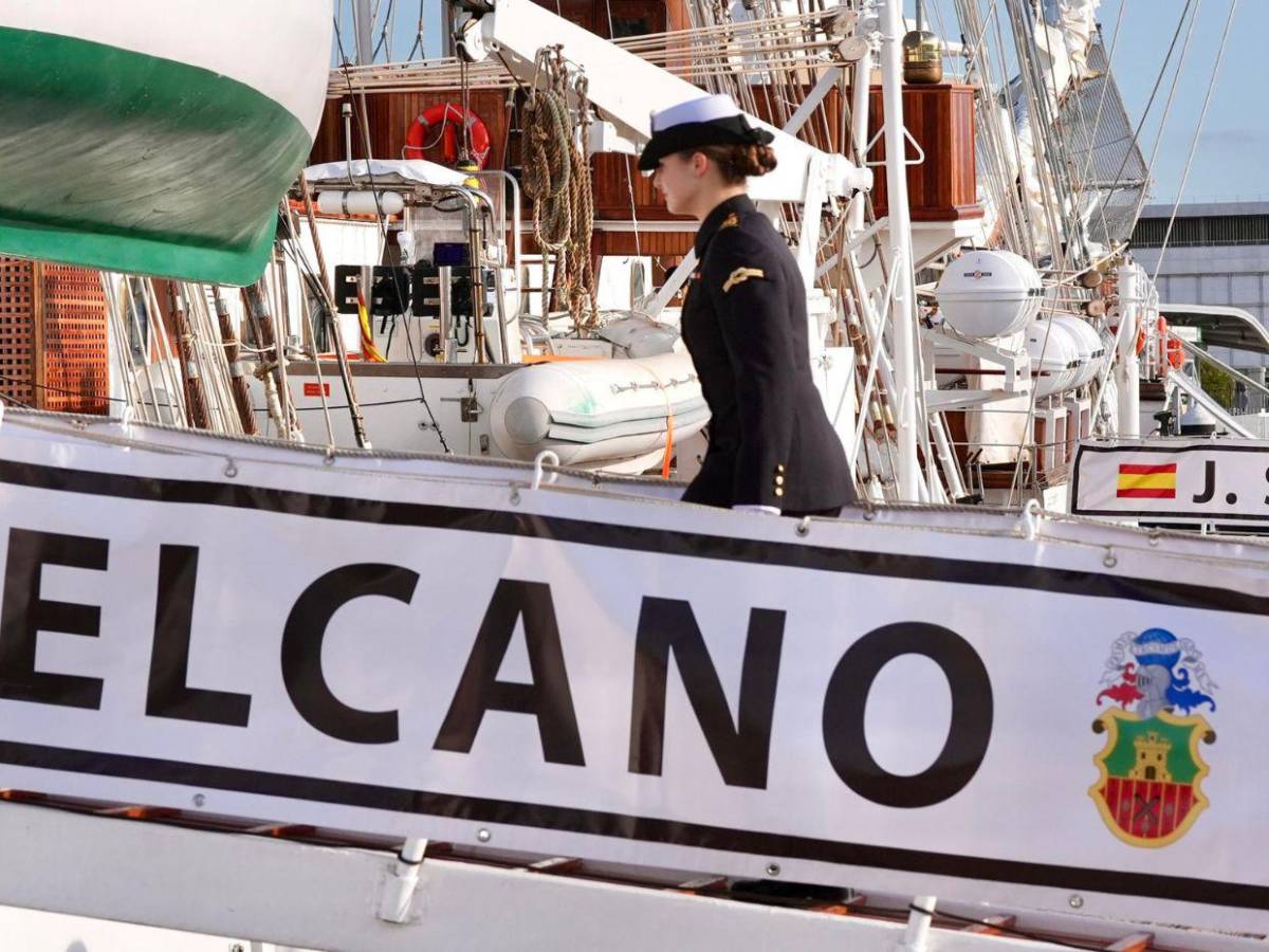 Princesa Leonor se embarca en el buque Elcano; estará en alta mar seis meses