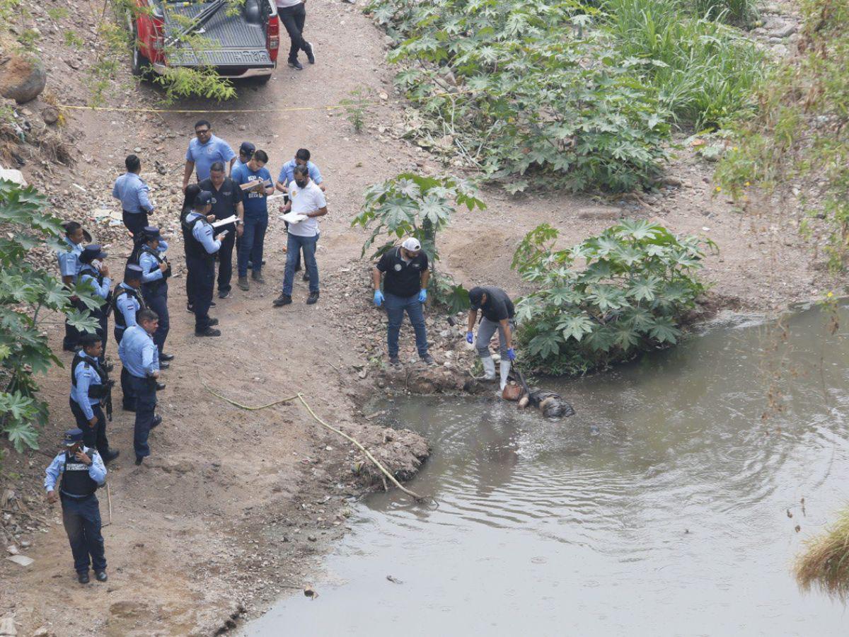 Hallan flotando el cadáver de un hombre en el río Chiquito de la capital