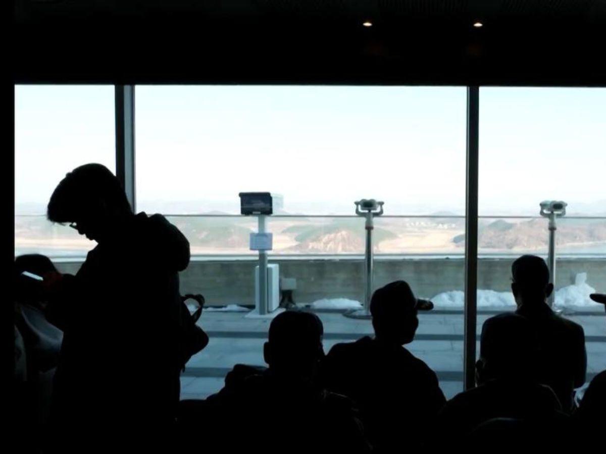 Starbucks desde su nueva cafetería en Corea del Sur ofrece un vistazo a la vida norcoreana