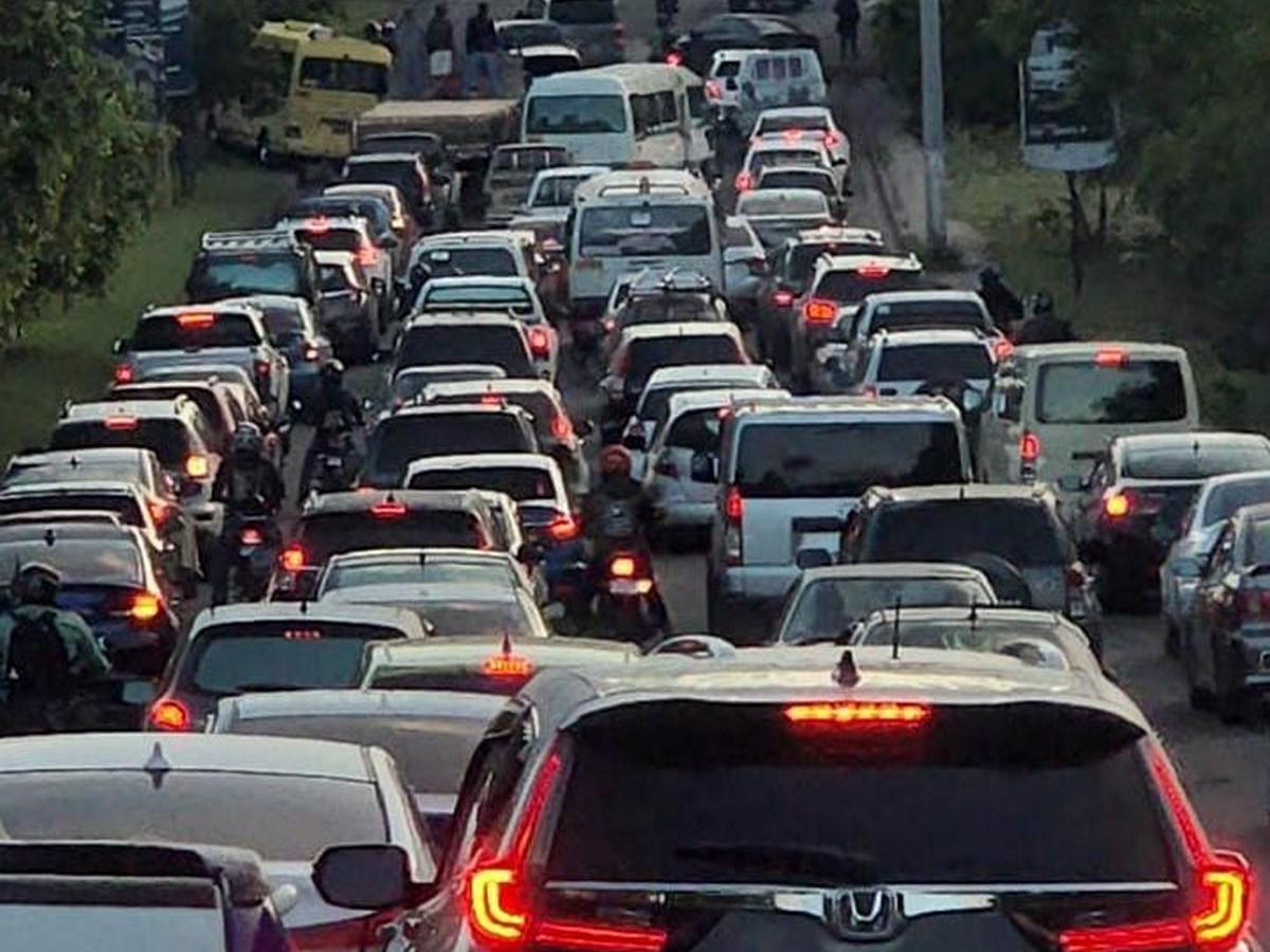 Por varios accidentes viales colapsadas las principales vías de la capital