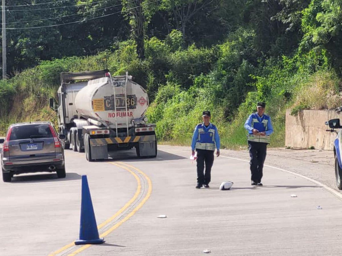 Muere motociclista al colisionar con una pipa de combustible en Jacaleapa, El Paraíso