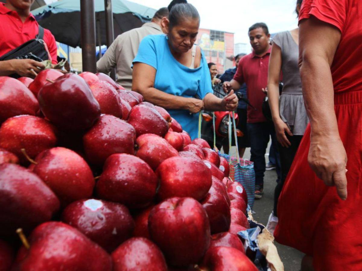 El mercado Zonal Belén abarrotado por las compras de fin de año