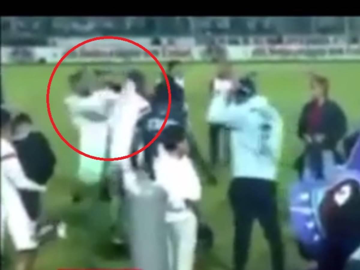 La pelea entre Edrick Menjívar y Emilio Izaguirre en la final Olimpia-Motagua