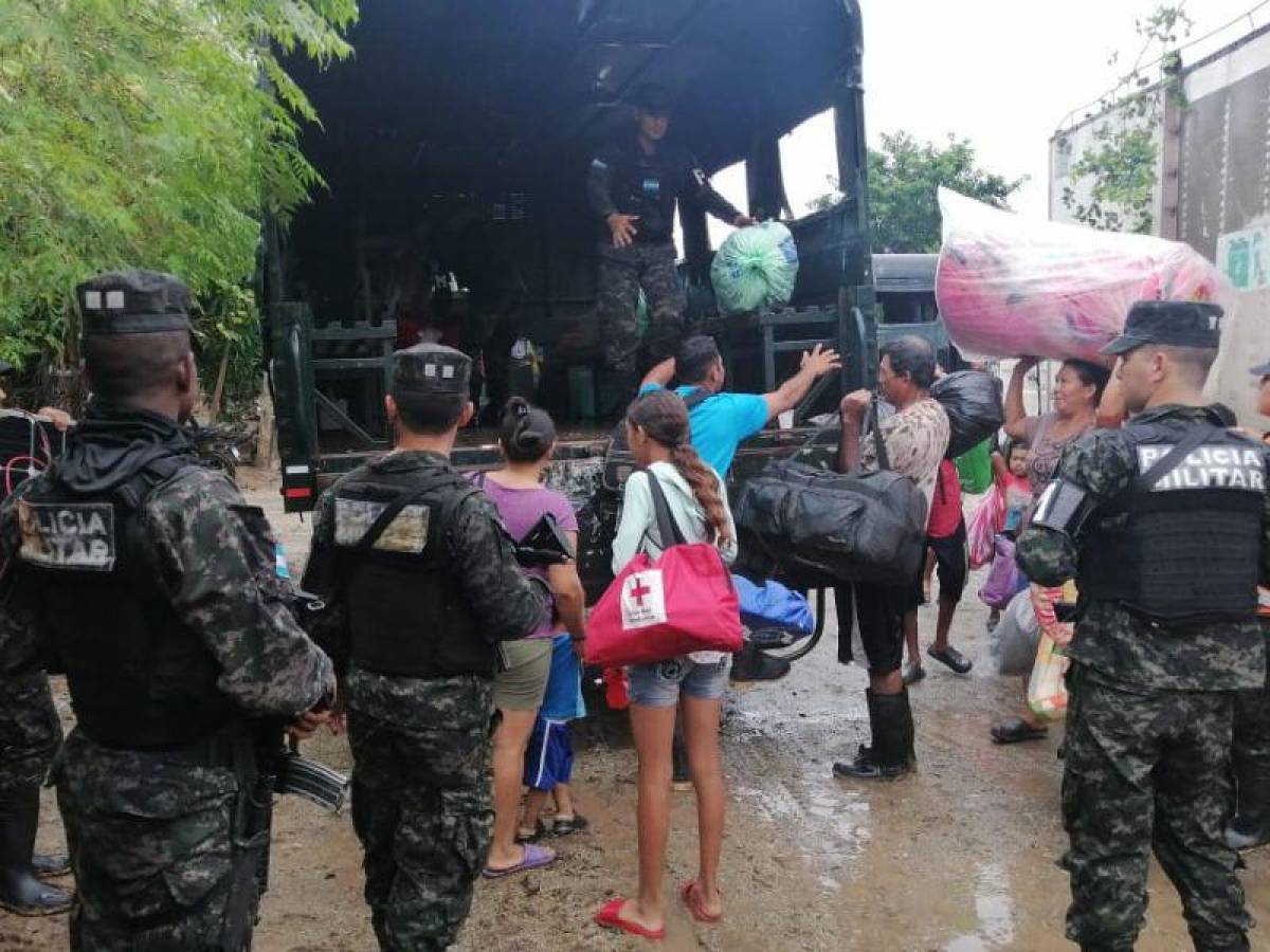 Comienzan evacuaciones de emergencia en La Lima por inundaciones que genera Julia