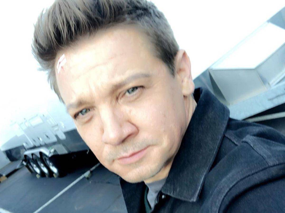 Actor Jeremy Renner, estrella de Marvel, está en estado crítico tras sufrir un accidente