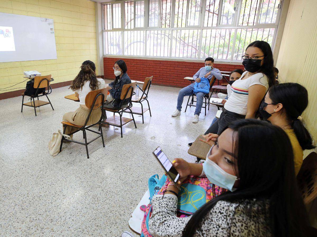 Universidades pueden decidir si regresan o no a clases presenciales