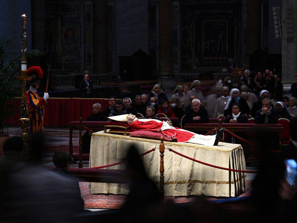 Benedicto XVI será enterrado en la tumba de Juan Pablo II