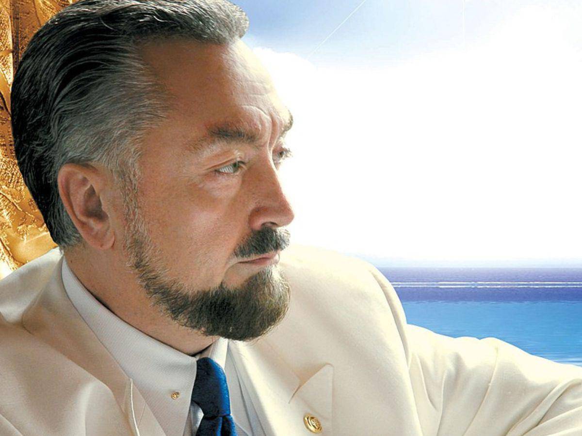 Condenan a más de 8,600 años de cárcel a Adnan Oktar, gurú y predicador creacionista