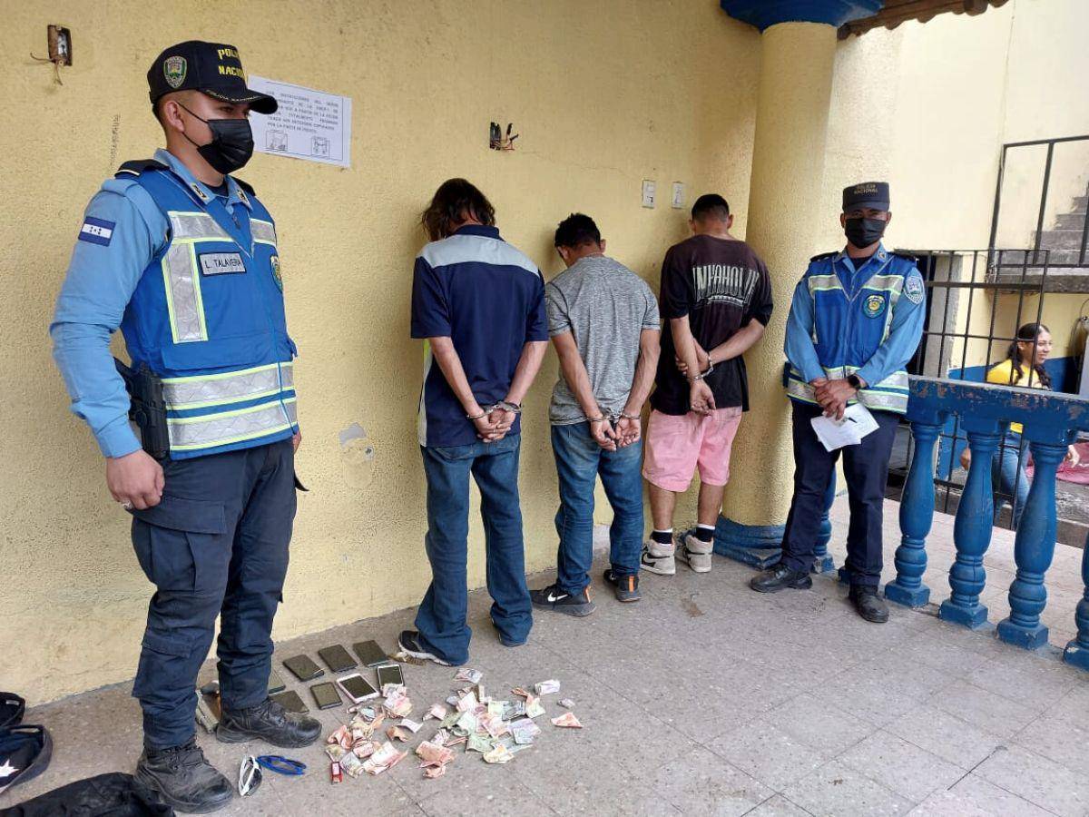 Capturan a ladrones que asaltaban con pistolas de juguete en la carretera a Olancho