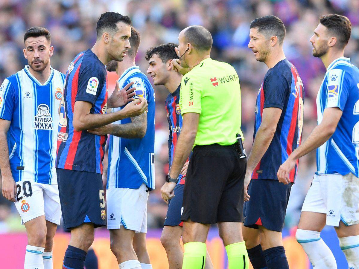 Barcelona cierra el 2022 empatando 1-1 el derbi ante el Espanyol