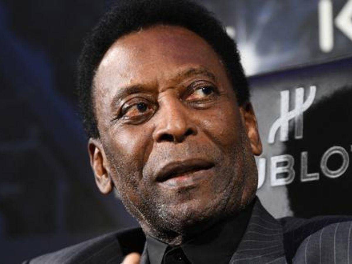 Pelé sigue mejorando pero sin “previsión de alta”, informan sus médicos