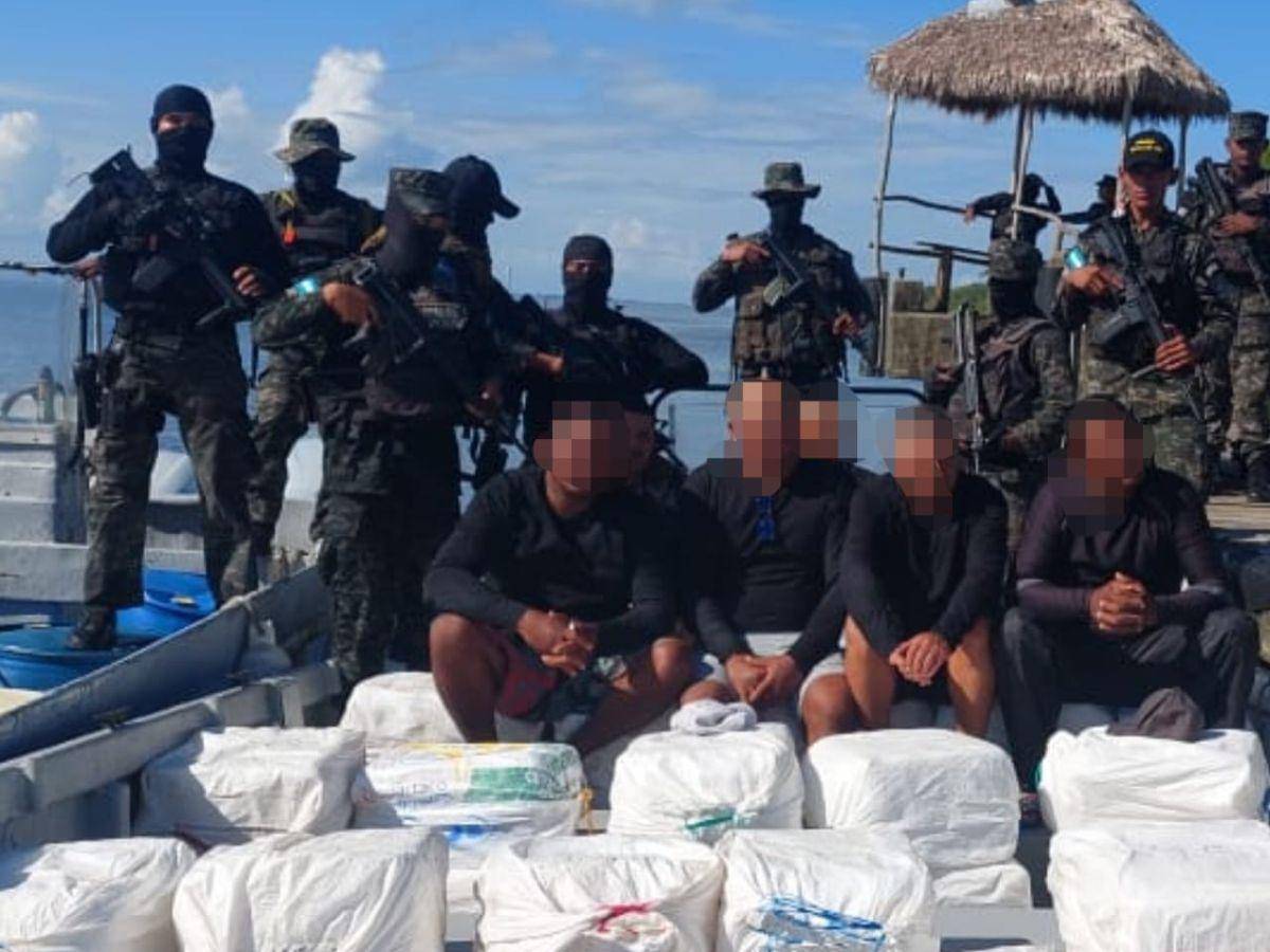 Capturan a cuatro colombianos y dos hondureños que transportaban droga en embarcación en La Mosquitia