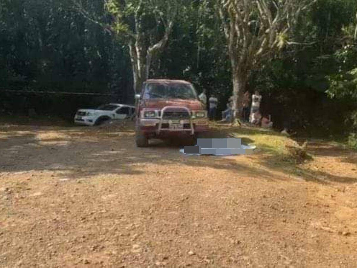 Encuentran a hombre muerto cerca de su carro en Santa Cruz de Yojoa