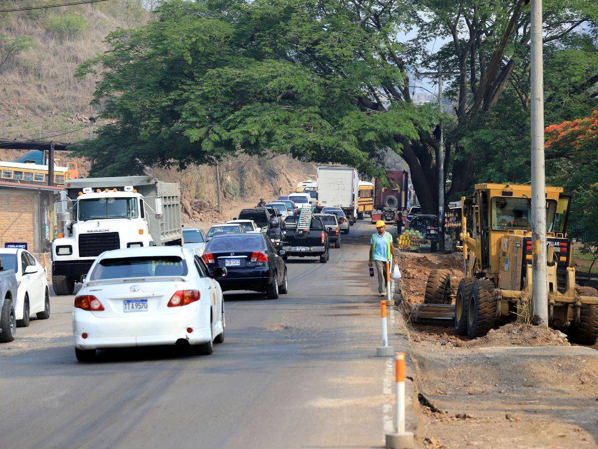 $!A paso lento se avanza con los siete kilómetros que se reconstruyen en la salida a Olancho.