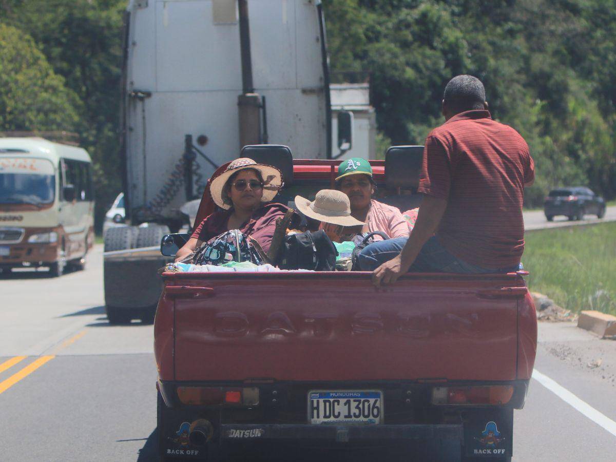 $!Las autoridades recomiendan conducir con precaución por los distintos ejes carreteros.