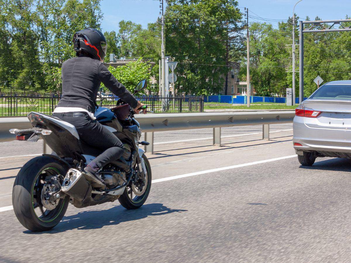 $!Los motociclistas deben tomar medidas preventivas para cuidar su salud y evitar problemas mayores.