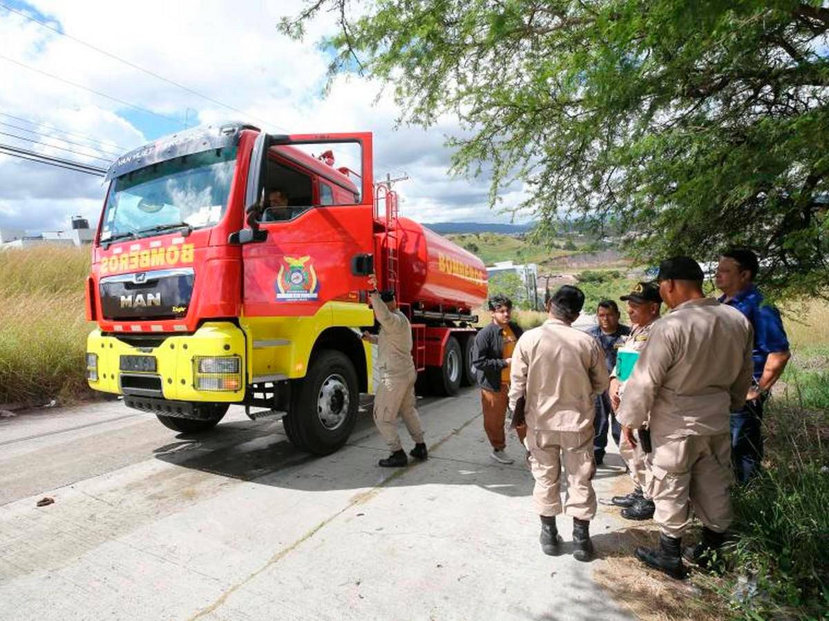 $!La Unidad Investigativa de EL HERALDO Plus comprobó que, efectivamente, el carro se eleva de la trompa cuando es arrancado de forma acelerada y si está en una pendiente cuesta arriba.