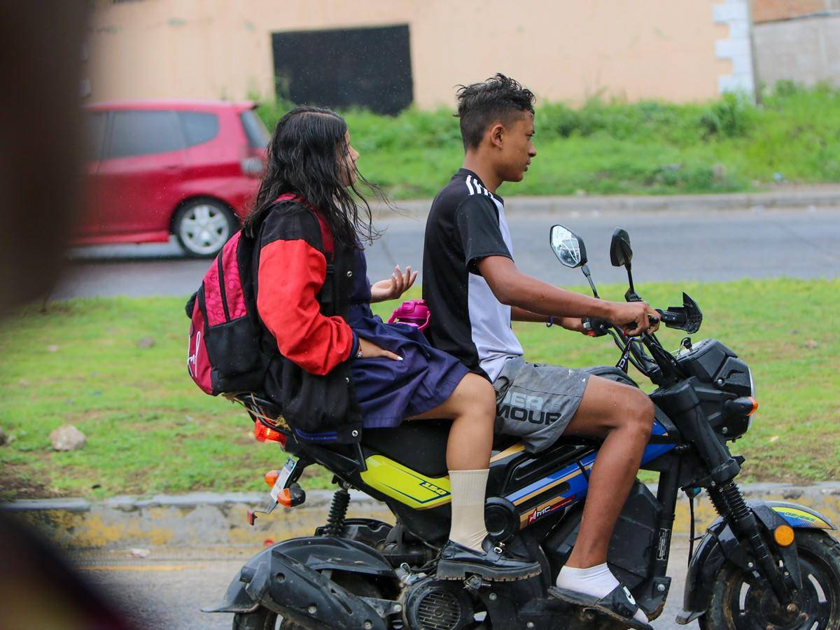 $!El incumplimiento de algunas de las normas de la Ley de Tránsito -como el no portar casco de seguridad o utilizar uno que no es apropiado- es una de las incidencias que más se observan en motociclistas.