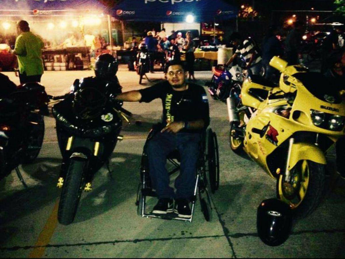 $!Su lamentable accidente no detuvo su amor por las motocicletas, pues aun en silla de ruedas asistió a algunos eventos de bikers, pero incluso en esos eventos, busca generar conciencia en sus compañeros amantes de los vehículos de dos ruedas.