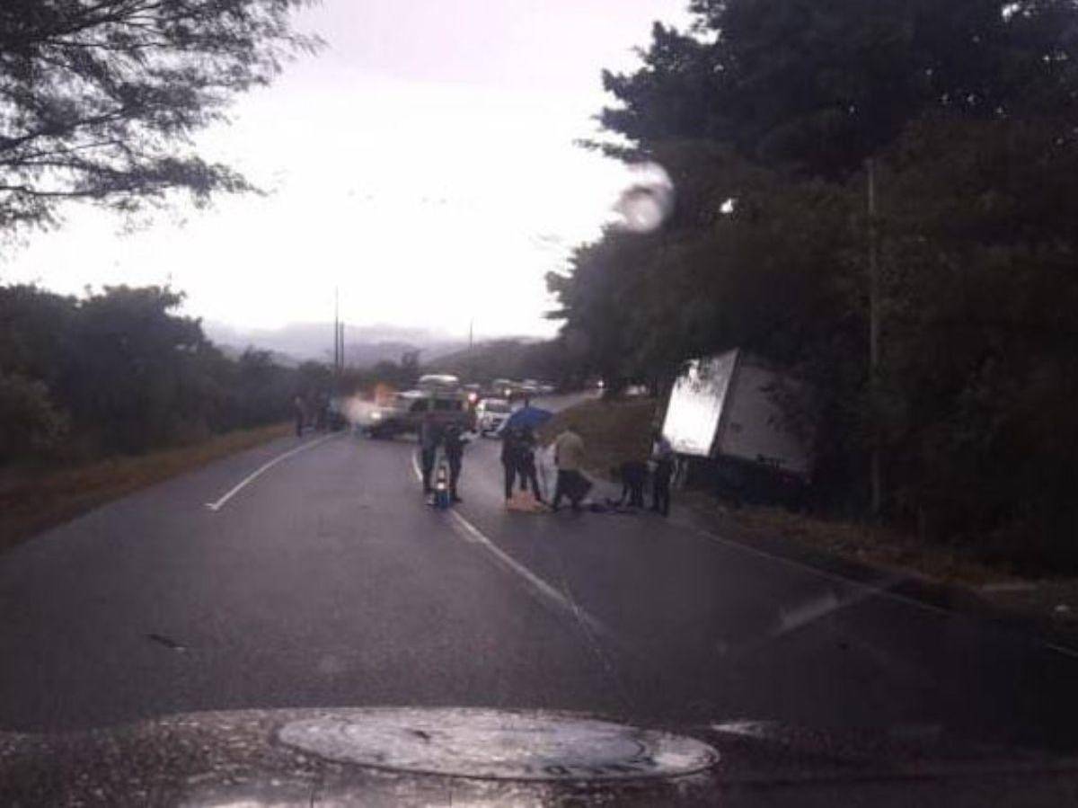 Hombre muere atropellado al intentar cruzar carretera que conduce hacia Olancho