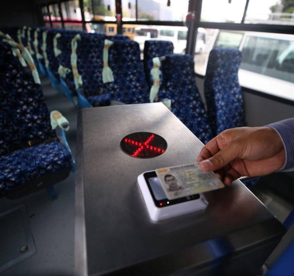 Entre los sistemas tecnológicos que incorporarán las nuevas unidades de buses será el cobro electrónico con tarjetas recargables.