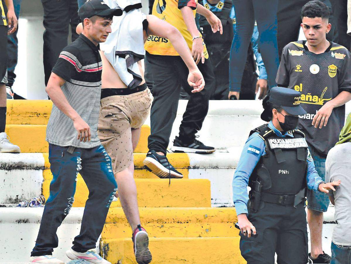 Violencia en el estadio acabó en muerte.