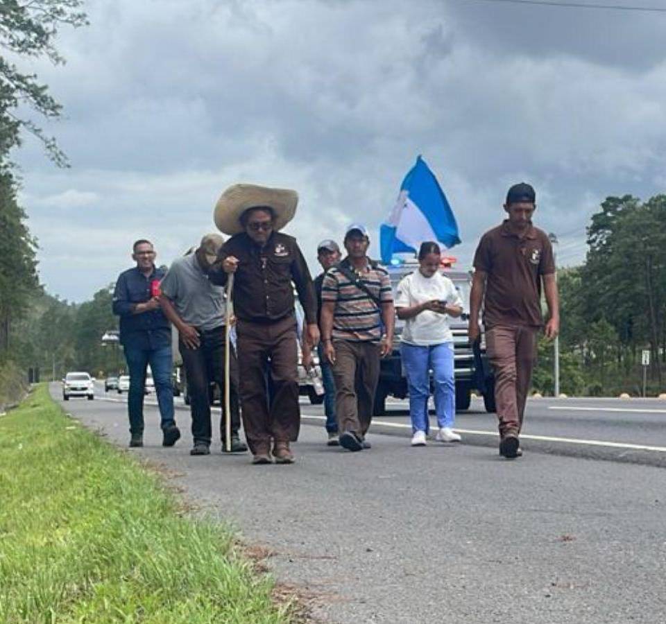 Este miércoles el padre se encontraba a unos 35 kilómetros de Tegucigalpa, él espera llegar este jueves a Tegucigalpa para reunirse con la presidenta Xiomara Castro.